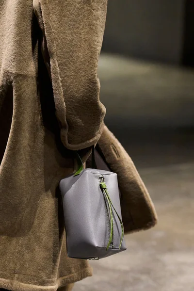 Look 60